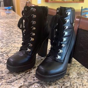 Steve Madden 6.5 boots. Like New